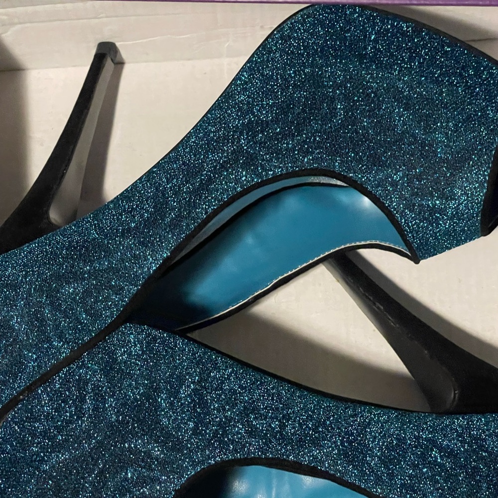 FOREVER HEELS